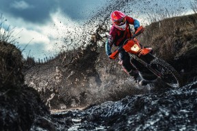 爱游戏入口-姆巴佩惊艳世界，SKT蓄势待发—当新星闪耀绿茵与峡谷